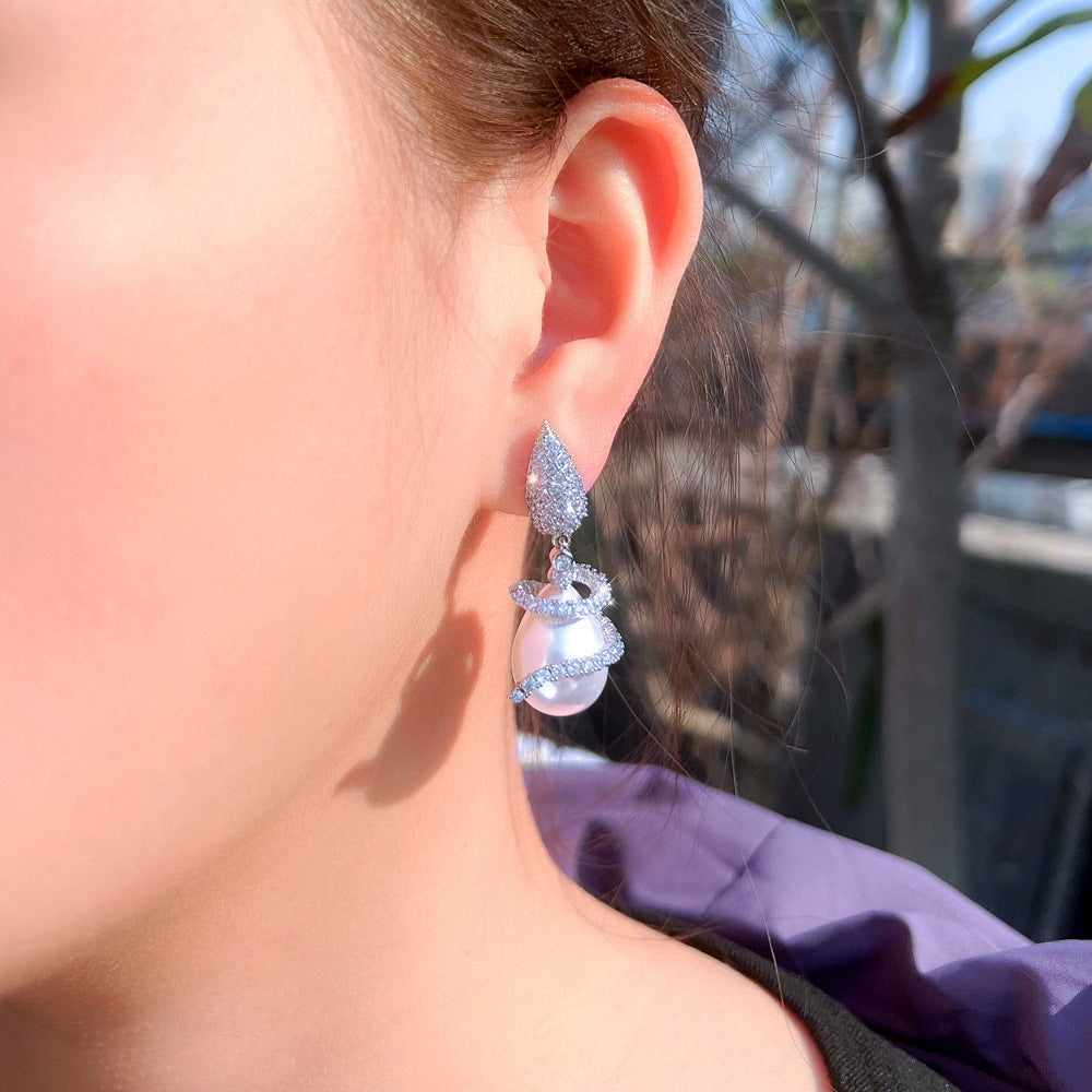 MOONLIT SWIRL EARRINGS