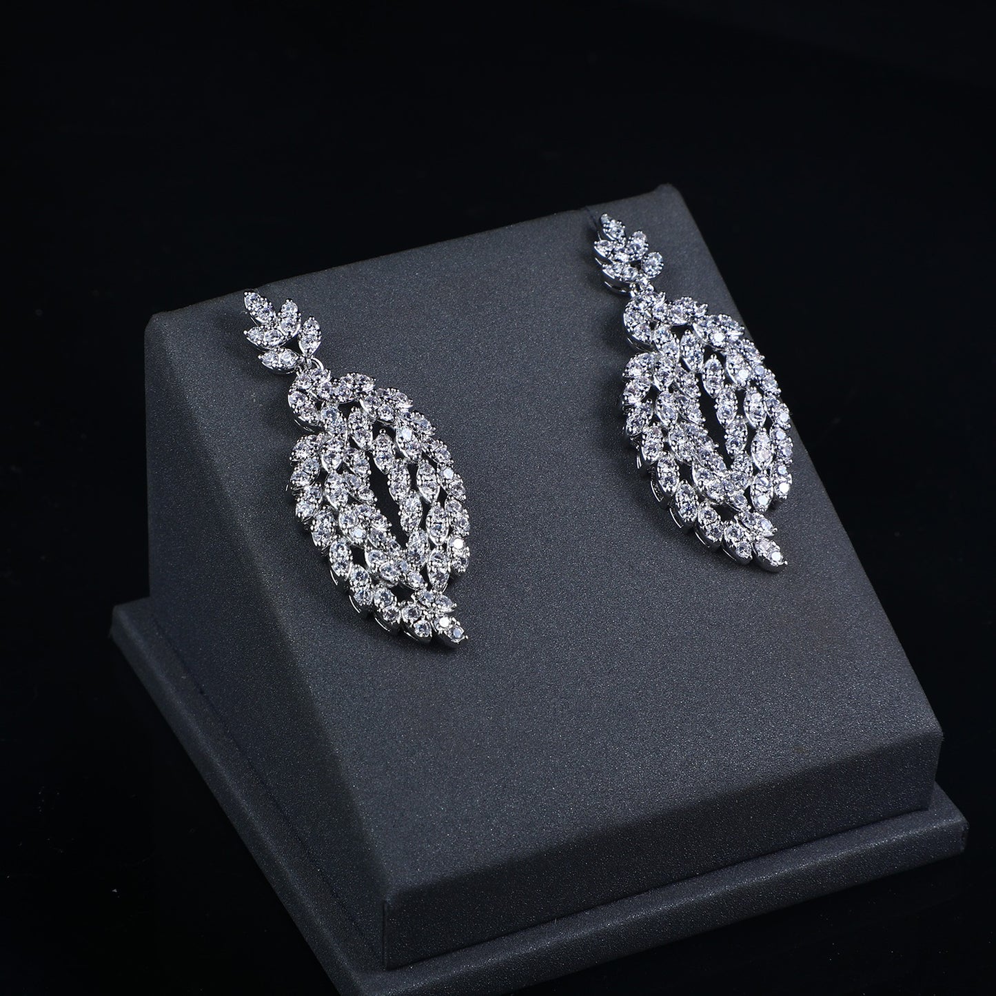 LEAF-VINE CRYSTAL PARURE