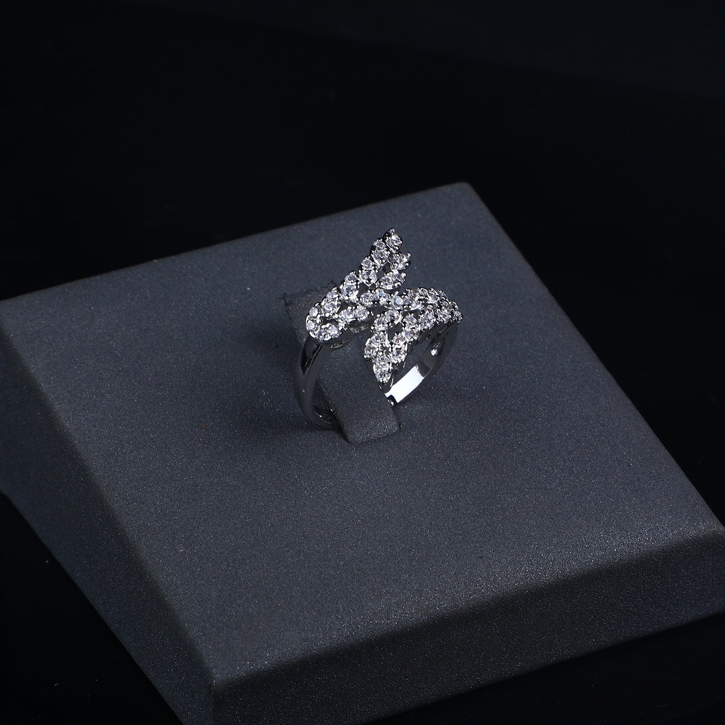 LEAF-VINE CRYSTAL PARURE