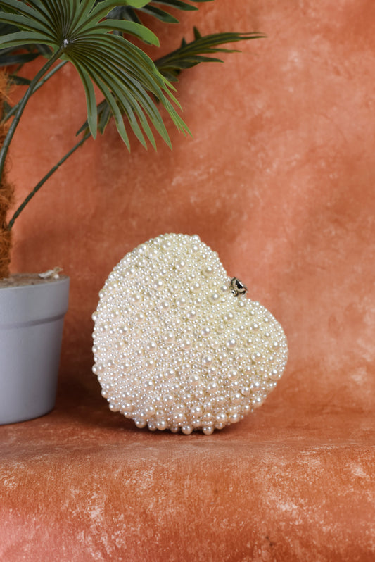PEARL HEART CLUTCH